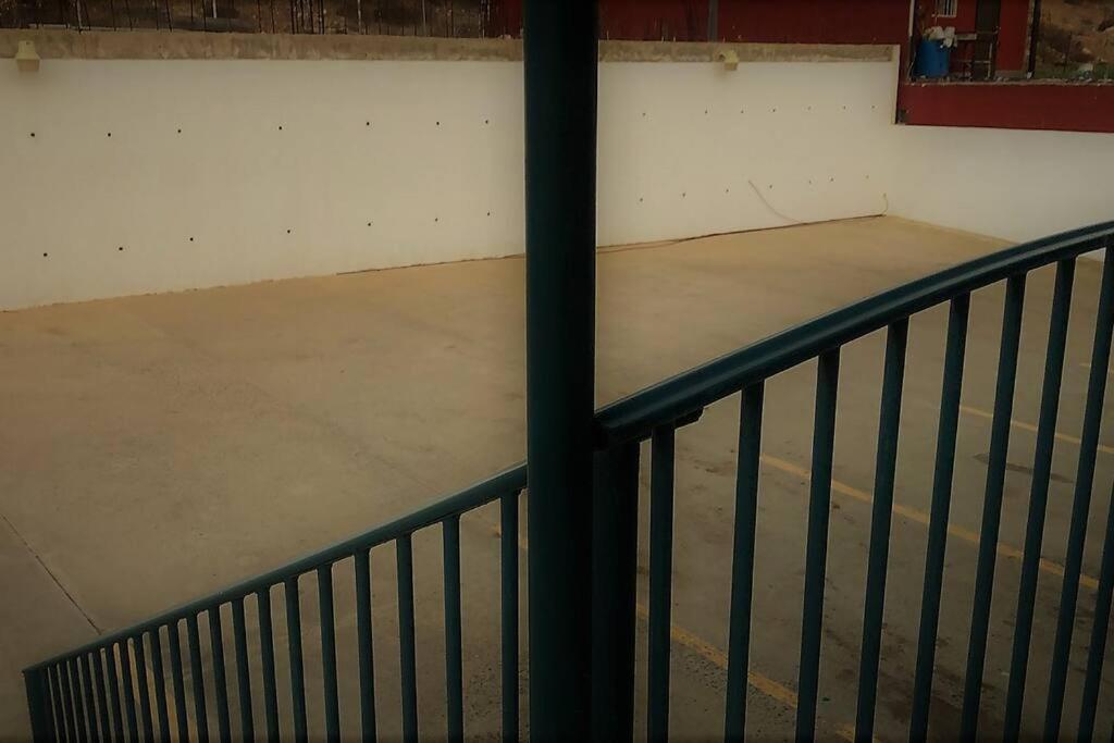 Lovely 1 Bedroom Apartment W/Private Parking เอนเซนาดา ภายนอก รูปภาพ
