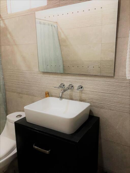Lovely 1 Bedroom Apartment W/Private Parking เอนเซนาดา ภายนอก รูปภาพ