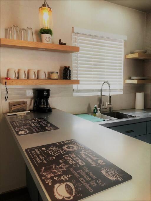 Lovely 1 Bedroom Apartment W/Private Parking เอนเซนาดา ภายนอก รูปภาพ