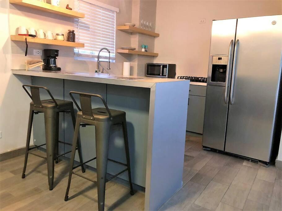 Lovely 1 Bedroom Apartment W/Private Parking เอนเซนาดา ภายนอก รูปภาพ