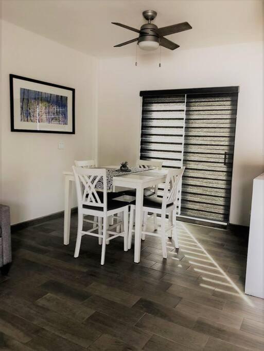 Lovely 1 Bedroom Apartment W/Private Parking เอนเซนาดา ภายนอก รูปภาพ